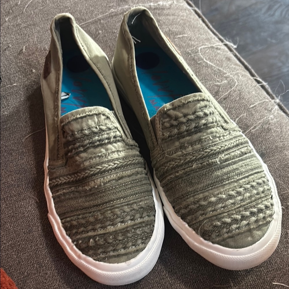 Malibu Blowfish 8.5 Green Slip-On Sneakers